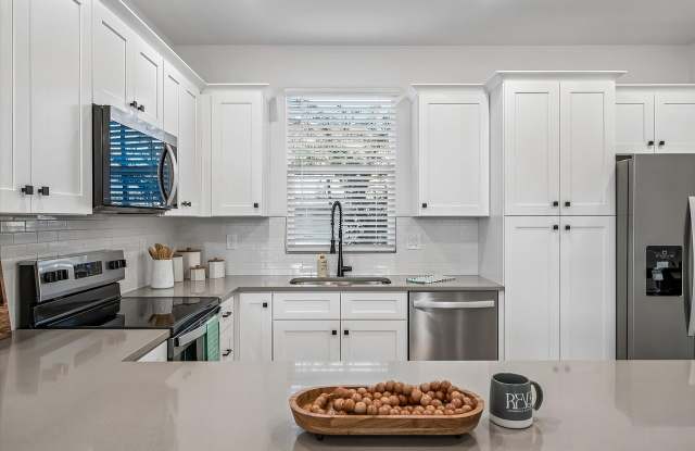 Rev3 at Avondale Station Townhomes for Rent Gallery 4