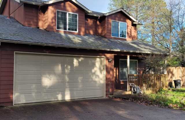 Beautiful 3 bedroom 2.5 bath home with large shop available in Milwaukie! photos photos