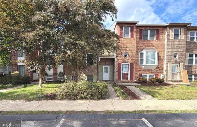Welcome to this 3-bedroom, 3.5-bath townhome located in the highly sought-after Crofton Village community. - 2495 Vineyard Lane, Crofton, MD 21114