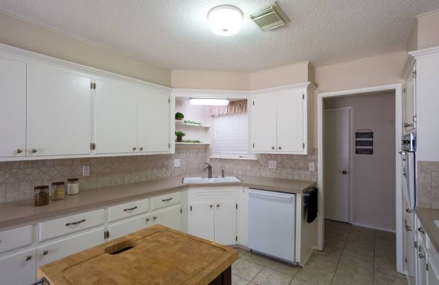 Great home in Bethany! Gallery 1