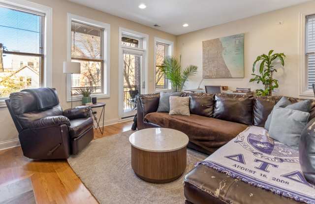 1039 W Newport Gallery 2