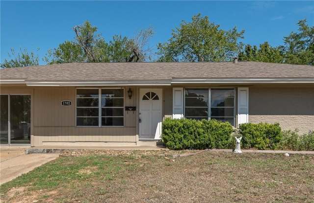 1702 E Wm J Bryan Parkway Gallery 2