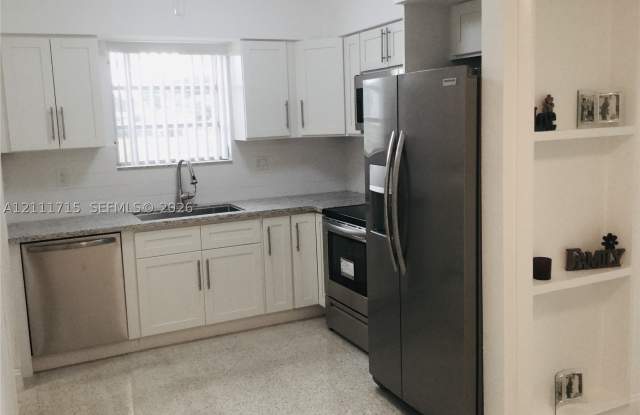18280 NE Glades Dr Gallery 4