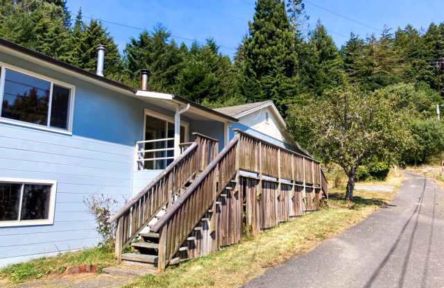 Country Living just Minutes from Eureka! Gallery 3