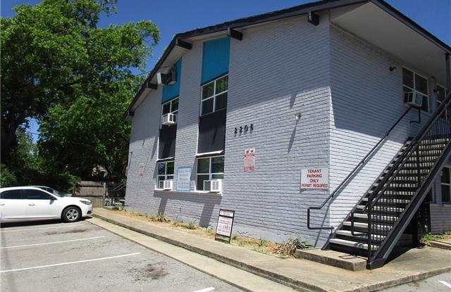 2206 W W Hickory Street Gallery 4
