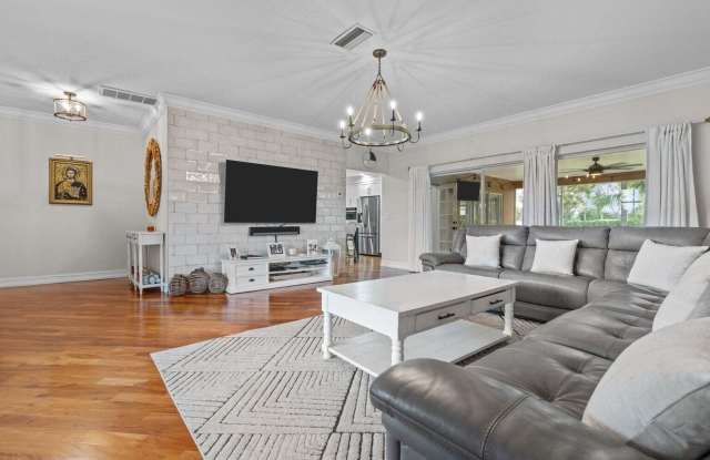 3929 LOWSON Boulevard Gallery 4