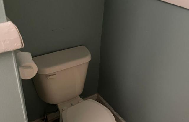 704 N. Almond photos photos