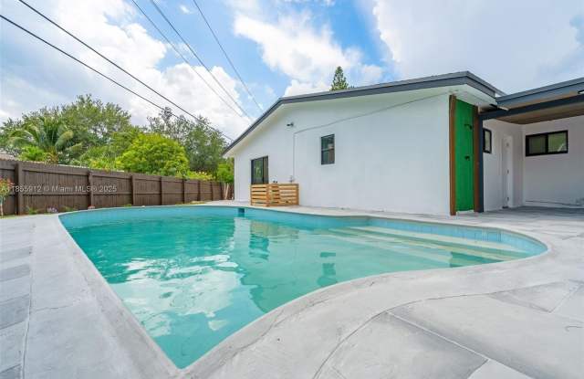 3732 SW 16th St photos photos