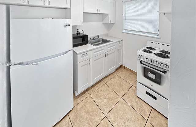 1834 Harding St photos photos