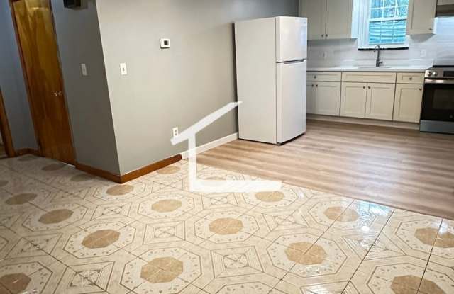 1BR w/ Heat & Hot Water Included Gallery 1