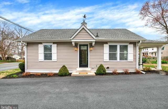 1711 WILSON POINT Road Gallery 1