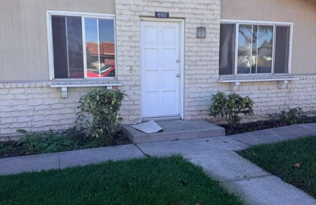 Charming Single Story Condo Gallery 1