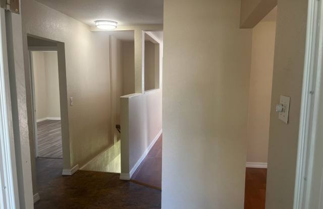 Historic charm with sun porch! Gallery 4