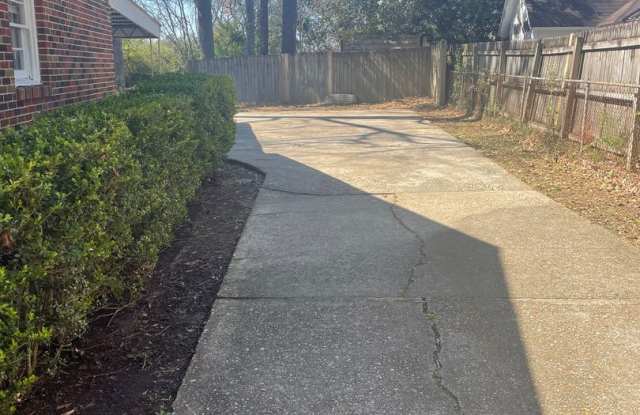 ** 3 Bed 2 Bath located Forest Hills** Call 334-366-9198 to schedule a self showing Gallery 4