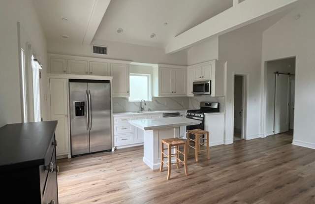 Beachy Montecito Cottage Gallery 4