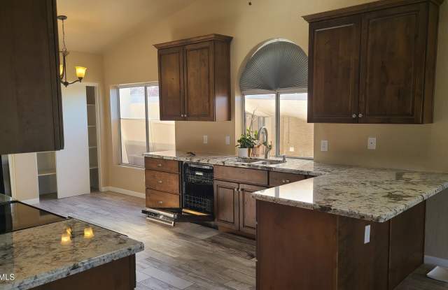1002 E HEARNE Way Gallery 3