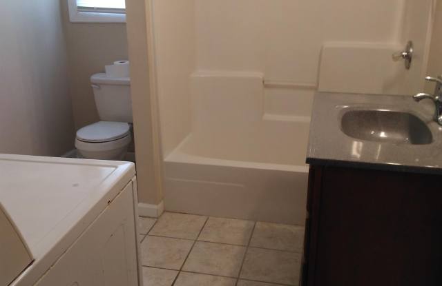 709-C1 S. Poplar St Gallery 4