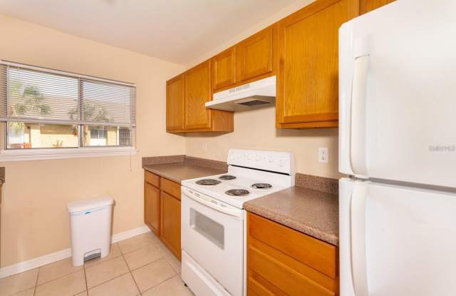 1968 TOUCAN WAY Gallery 4