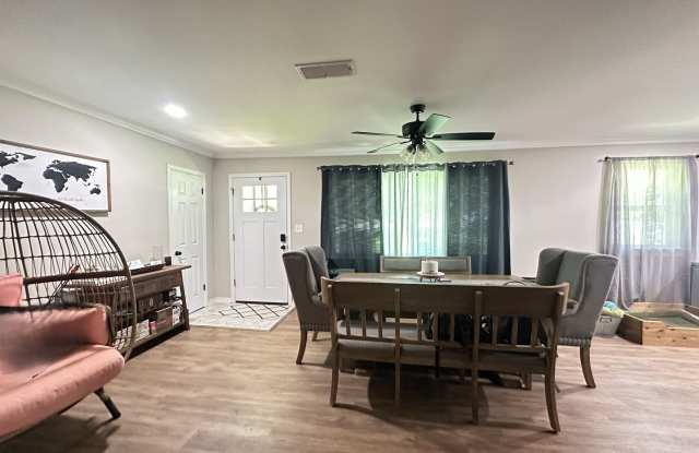 BEAUTIFUL CUSTOM HOME Gallery 3