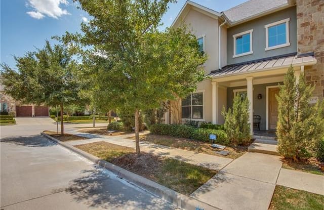 10527 E Steinbeck Lane - 10527 Steinbeck Ln, Irving, TX 75063