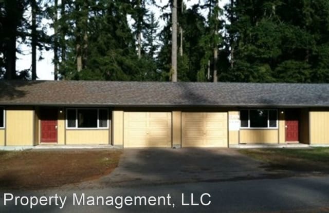 DUPLEX - 2 BED 1 BATH WITH 1 CAR GARAGE IN CENTRAL PORT ORCHARD! - 3217 Southeast Goldmaur Court, Parkwood, WA 98366