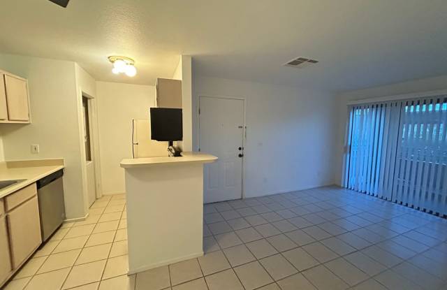 1st Floor 1-Bedroom 1-Bathroom unit! Gallery 3