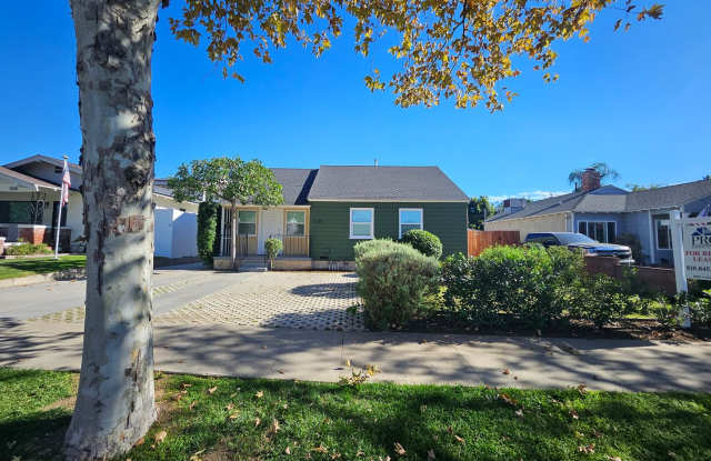 Comfortable 4-Bedroom, 3-Bath Home with Fenced Backyard photos photos