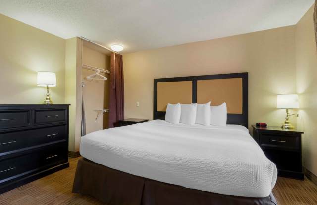 Furnished Studio - Rockford photos photos