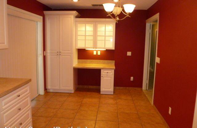 1818 Park Ct. Gallery 4