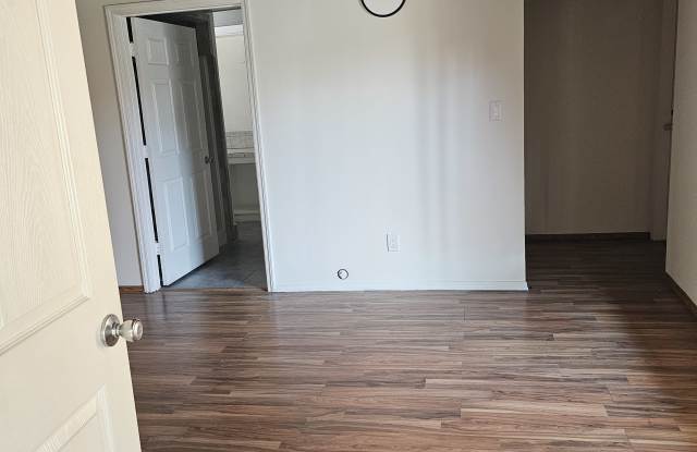6323 Lindley Avenue photos photos