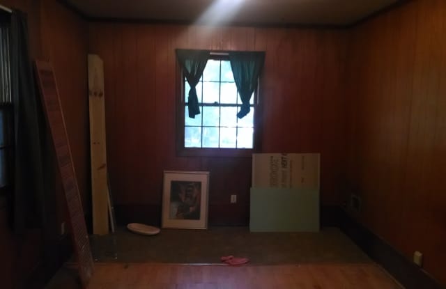 NICELY RESTORED 3 BEDROOM HOME IN CONLEY! Gallery 3