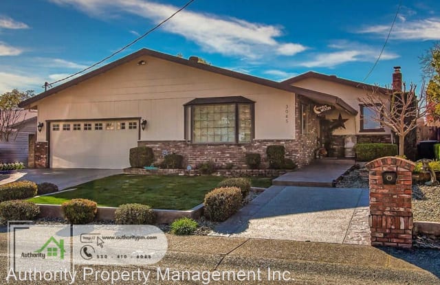 3045 Stratford Ave - 3045 Stratford Avenue, Redding, CA 96001