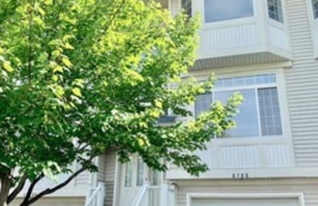 8788 Brunell Way - 8788 Brunell Way, Inver Grove Heights, MN 55076