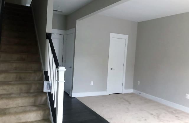 617 PARKSIDE PLACE NE Gallery 3
