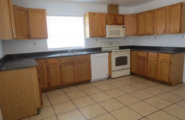 2950 E Mobile Ln Gallery 3