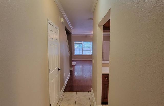1521 Crescent Hills Drive Gallery 2