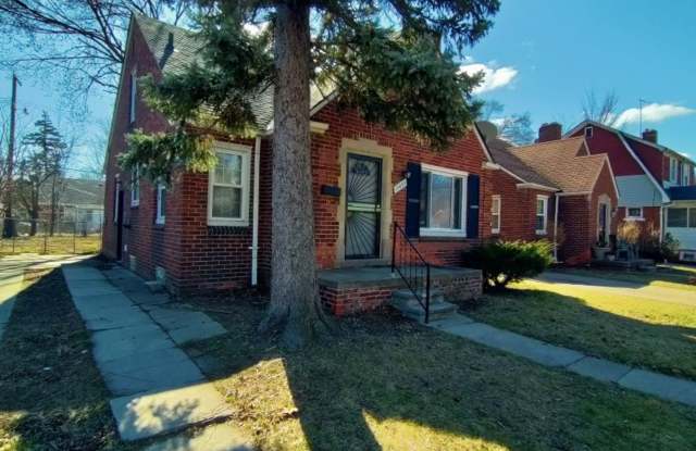 3 bedroom 1 bath bungalow now available! - $1,100/mo photos photos