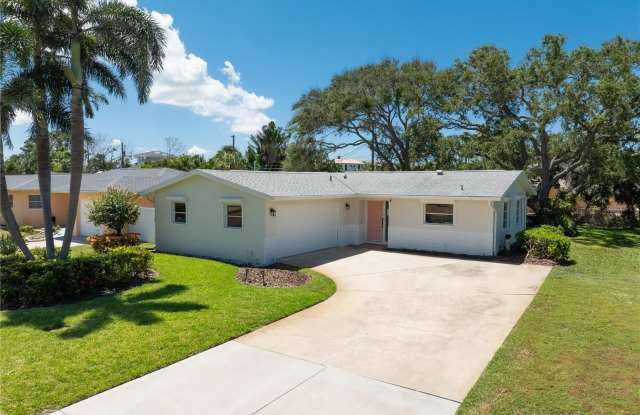 114 8TH STREET - 114 8th Street, Belleair Beach, FL 33786