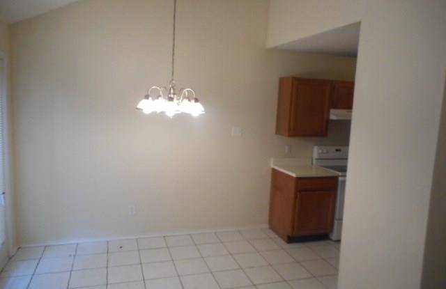 11821 Amberly Lane Gallery 4