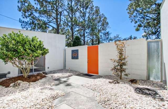 4311 Venetia Boulevard Gallery 4
