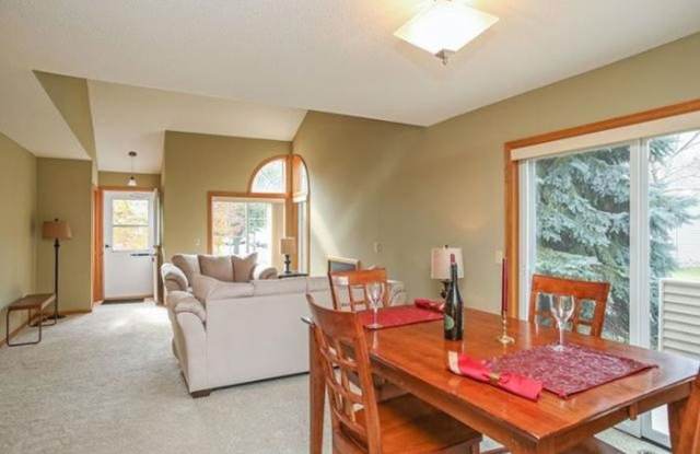 Very spacious *3Bed*1.5Bath Town Home in Apple Valley- Available Oct 1 Gallery 4