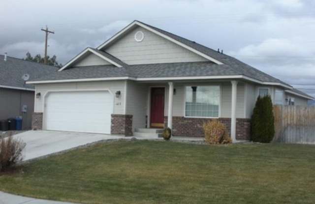 Spacious 3 Bed / 2 Bath - First Month's Rent Half-Off photos photos