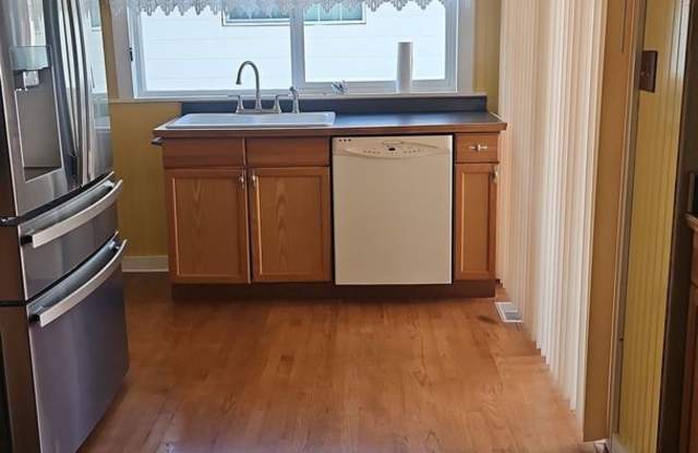 Move-In Special $200 Off first Months Rent Wonderful 2bd 1ba home located in Cosmopolis Gallery 3