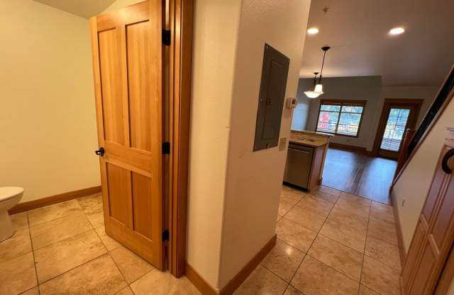 2 bedroom Riverstone condo! Gallery 3