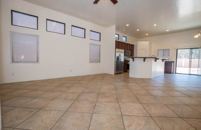 Spacious & Modern 3-Bedroom Home in Desirable Legends Valiente! Gallery 4