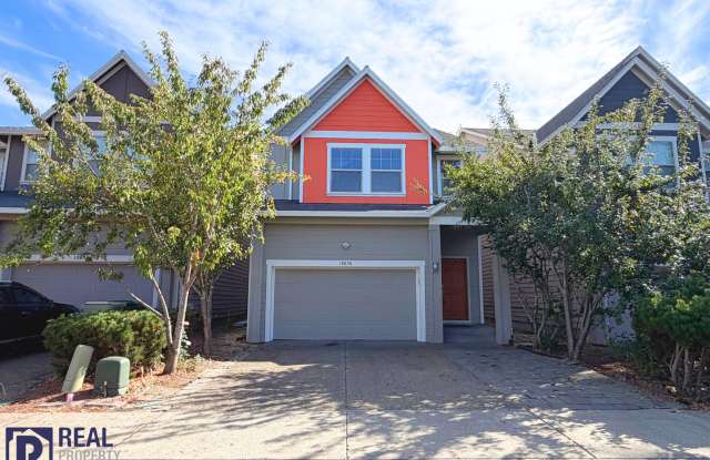 Spacious 3-Bed Beaverton Home with Fenced Yard & 2-Car Garage photos photos