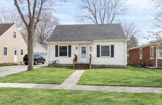 Single Family Home in Central Ames - 1110 Stafford Avenue, Ames, IA 50010
