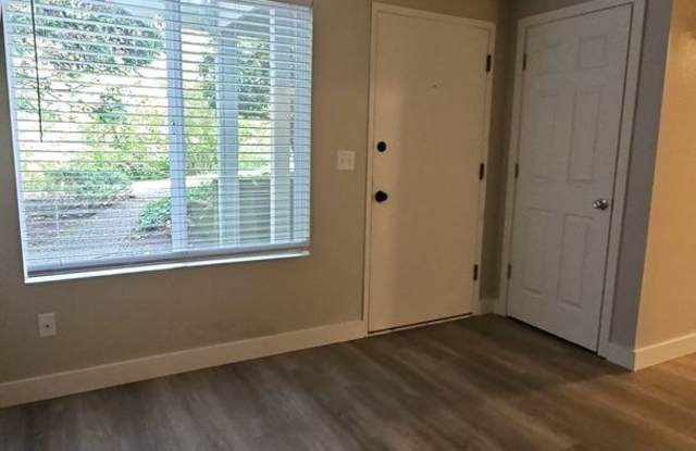 (946) 2790-C - Beautiful Updated 2-bedroom/1-bath Gallery 2