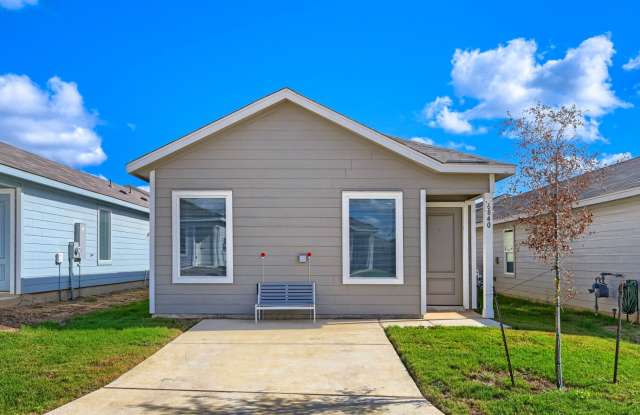 3 bedroom for rent near Braunig lake! Gallery 1