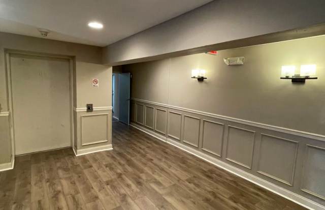 North - End 3 Bedroom, 1 Bath 3rd Floor Condo Unit Gallery 4